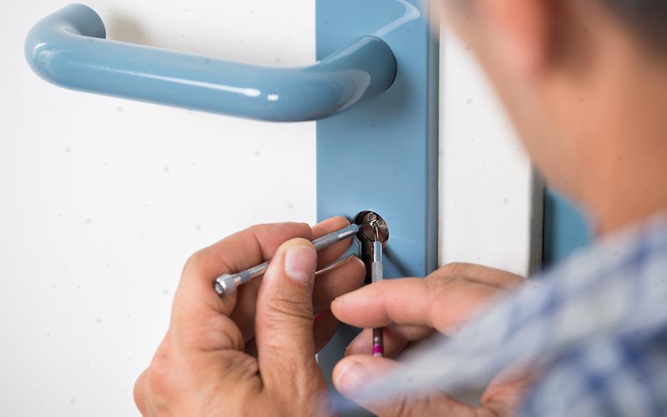 comment ouvrir une serrure de porte sans clé Stains